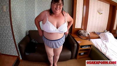 Ny reny japoney matavy dia mampiseho ny nonony lehibe ary mankafy kilalao firaisana ara-nofo. Renim-pianakaviana 51 taona any Azia no miresaka momba ny firaisana ara-nofo nataony. Yukiko 1 OSAKAORN matavy milf